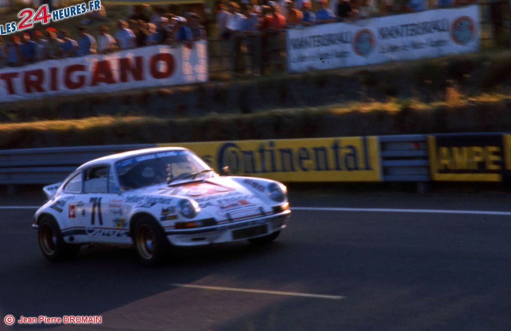 LM75 Porsche Pigeon Laplacette Leroux dans la courbe Dunlop