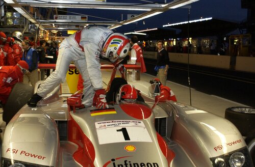 Lemans 2002 pit stop audi