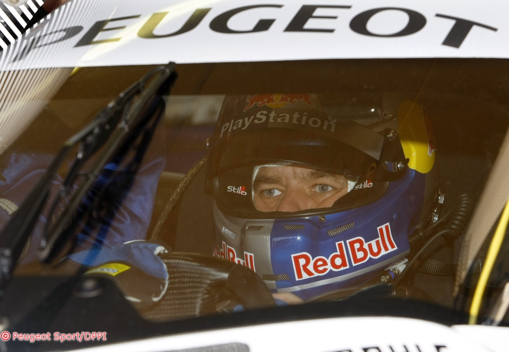 Sébastien Loeb au volant de la Peugeot 908 HDI FAP