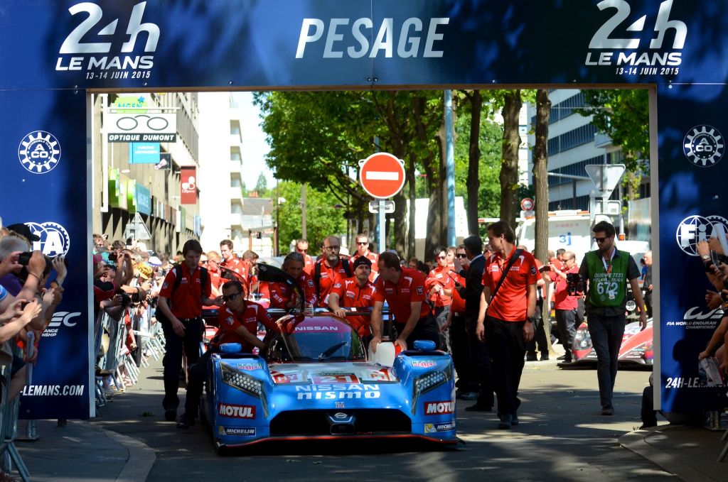 Scrutineering lemans 2015 Nissan 