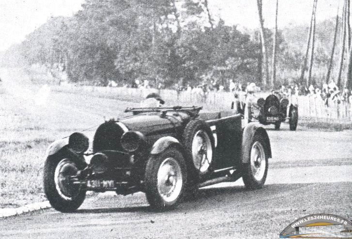 Rost sur la Bugatti no 6 est dans le Sillage de la Bugatti no 5