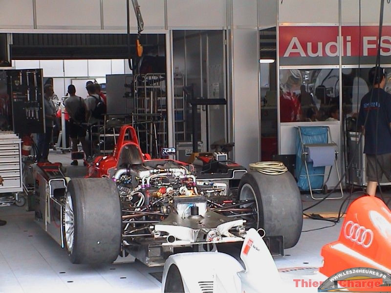 LeMans 2002 Audi in the pit