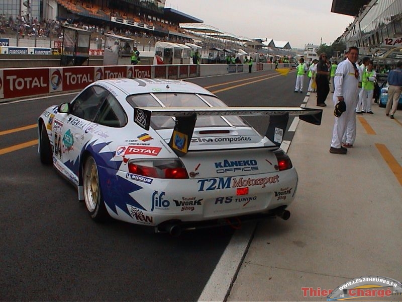 24 heures du Mans 2003 Vanina Ickx repart des stands