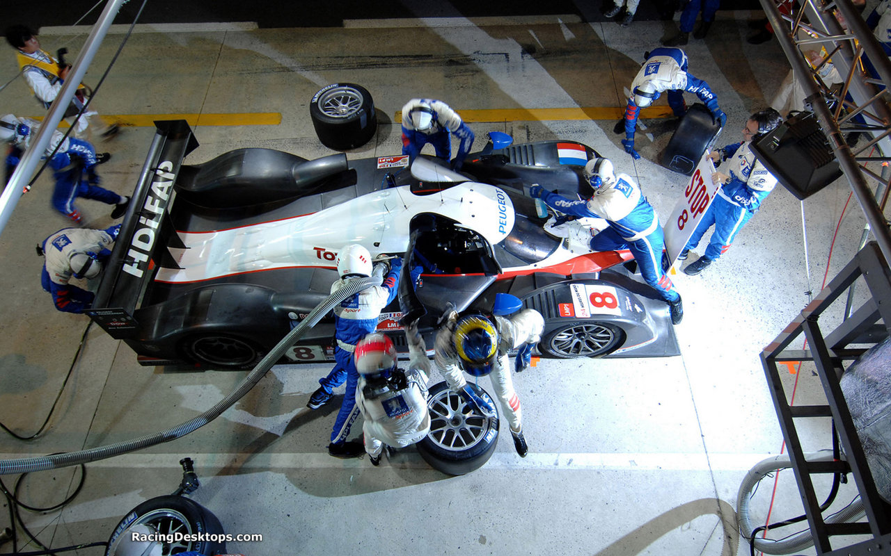 24h lemans 2007 Ravitaillement Peugeot 908 8