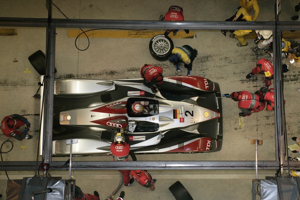 24h lemans 2007 Ravitaillement Audi R10 2