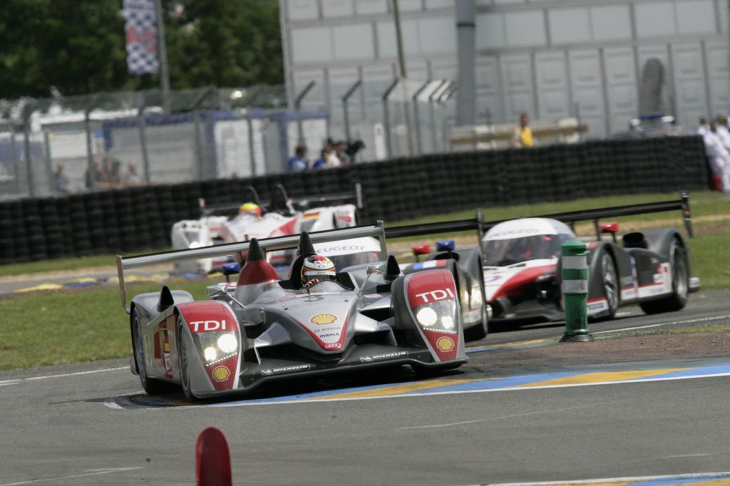 24 heures du Mans 2007 Audi 3 devant les 908