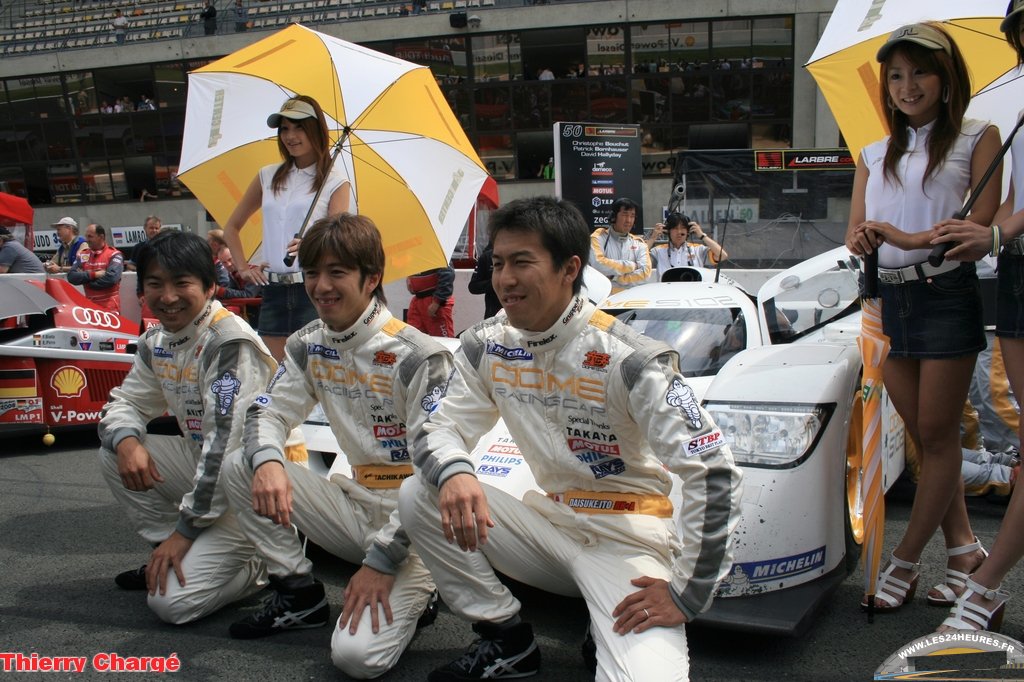 L'équipe Dome sur la prégrille du Mans 2008
